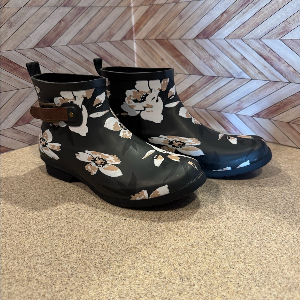 Size 10 Chooka Downtown Rosa  Shortie black rain boots